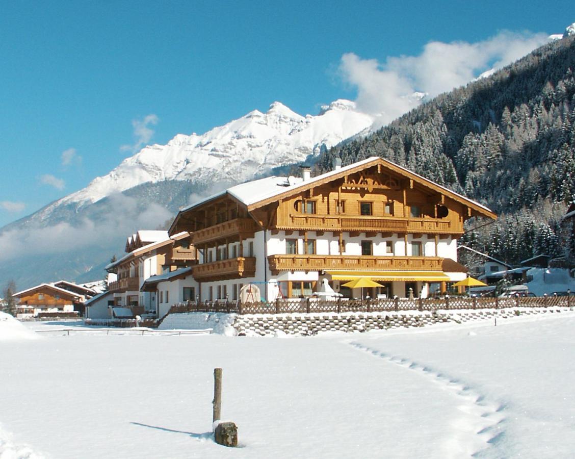 Hotel Brunnenhof Neustift im Stubaital Esterno foto